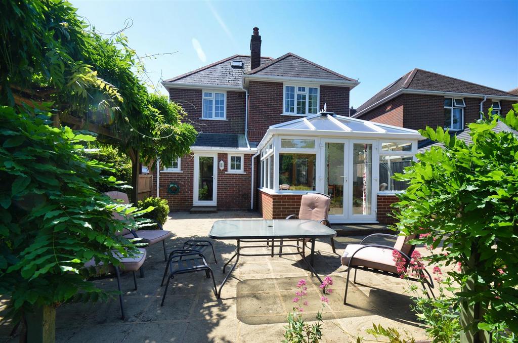 House in Ryde - More