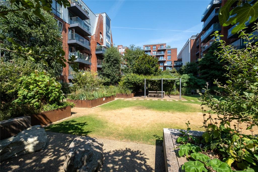 Apartment in London - More