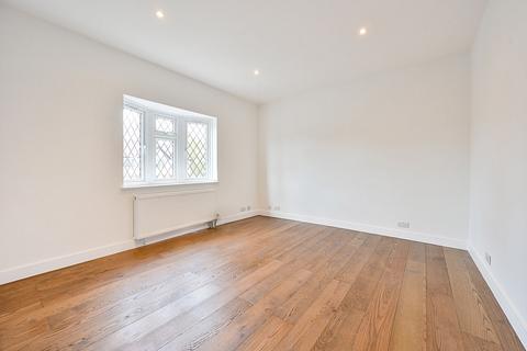 3 bedroom flat to rent, Malden Road, Worcester Park, KT4