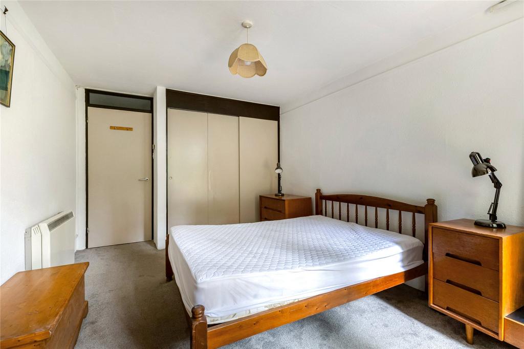 Apartment in 119 Banbury Road - More