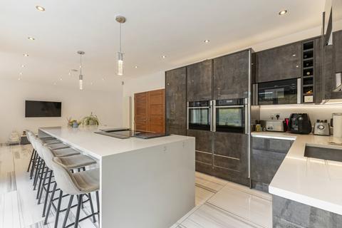 4 bedroom detached house for sale, Valley Road, Rickmansworth, WD3 4BJ
