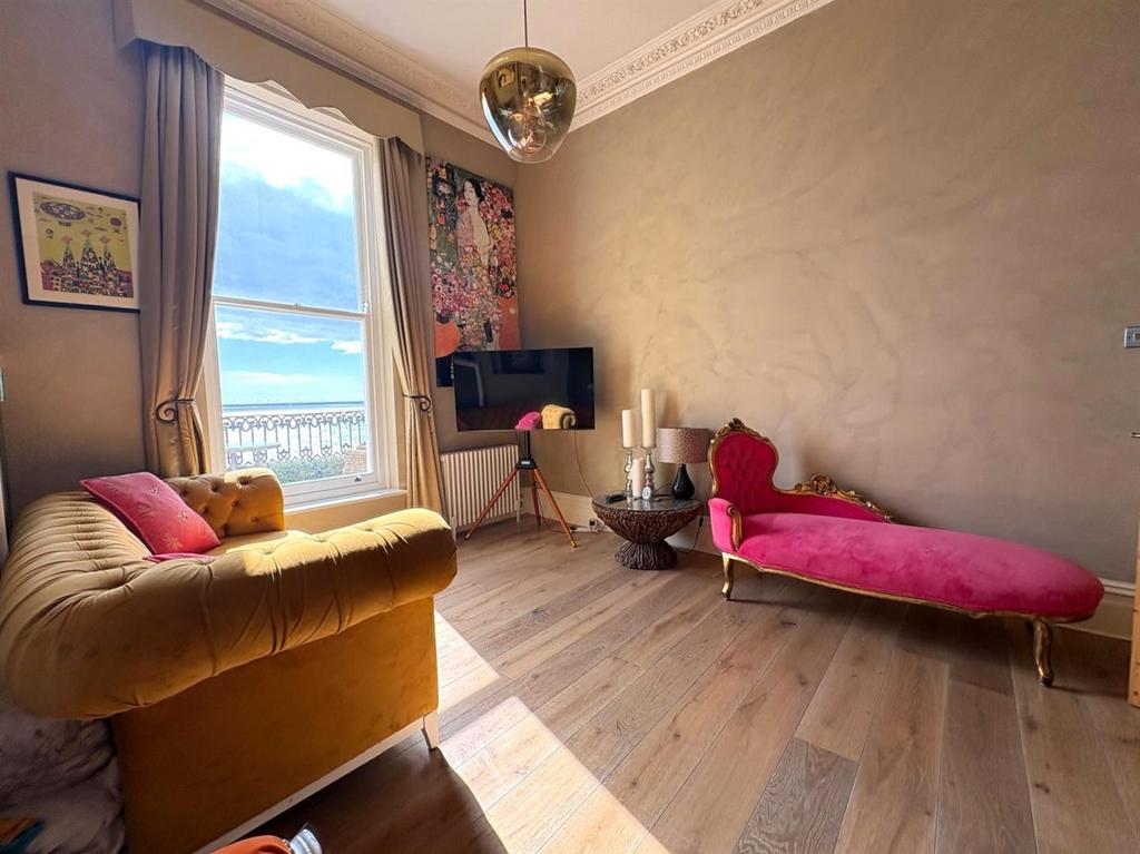 Apartment in Brighton, Kemptown - More