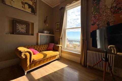 2 bedroom flat to rent, Chain Pier House, Marine Parade, Brighton