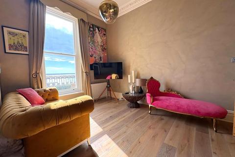 2 bedroom flat to rent, Chain Pier House, Marine Parade, Brighton