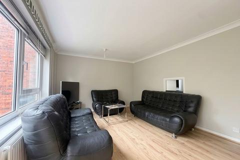 2 bedroom terraced house to rent, Braybourne Close, Uxbridge, UB8