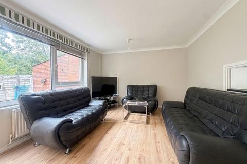 2 bedroom terraced house to rent, Braybourne Close, Uxbridge, UB8