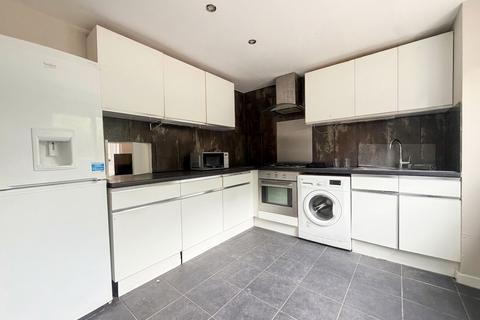 2 bedroom terraced house to rent, Braybourne Close, Uxbridge, UB8