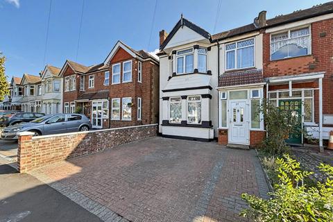 4 bedroom semi-detached house to rent, Alexandra Road, Hounslow, TW3