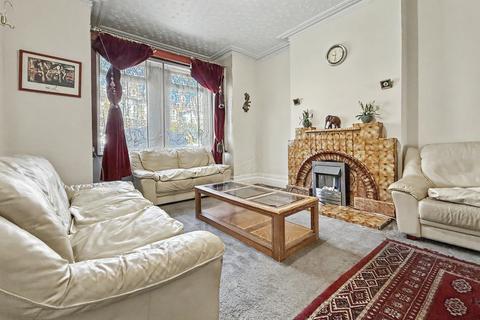 4 bedroom semi-detached house to rent, Alexandra Road, Hounslow, TW3
