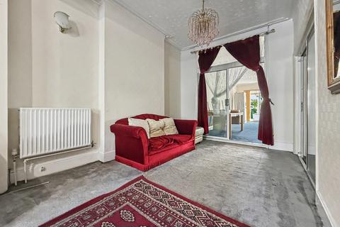 4 bedroom semi-detached house to rent, Alexandra Road, Hounslow, TW3