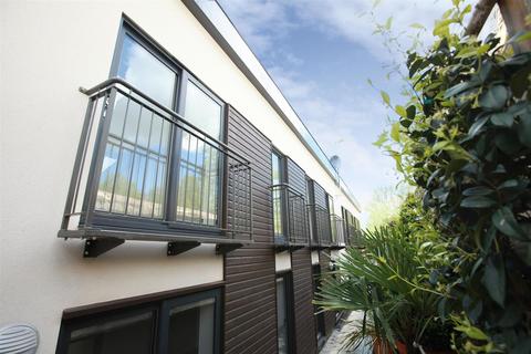 1 bedroom apartment to rent, Saint Clements Mews