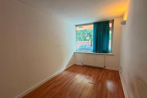 3 bedroom flat for sale, Flat 2, 69 Johnson Street, Shadwell, London, E1 0AQ