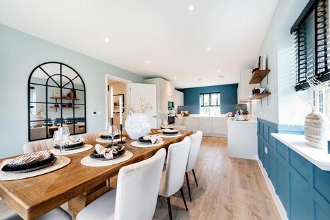 3 bedroom detached house for sale, at Abbotts Chase, Stapleford Abbotts RM4