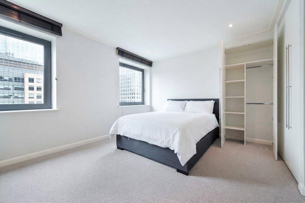 Apartment in Canary Wharf - View 3