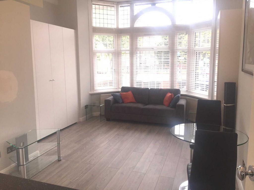 Apartment in London - View 3