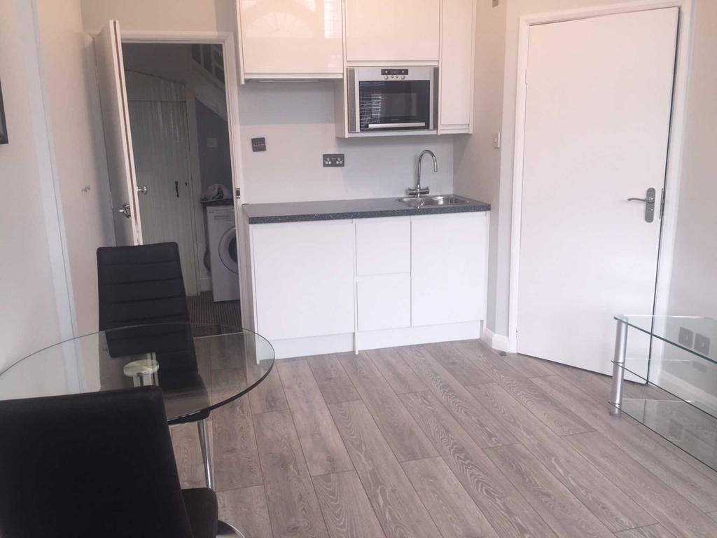 Apartment in London - View 4