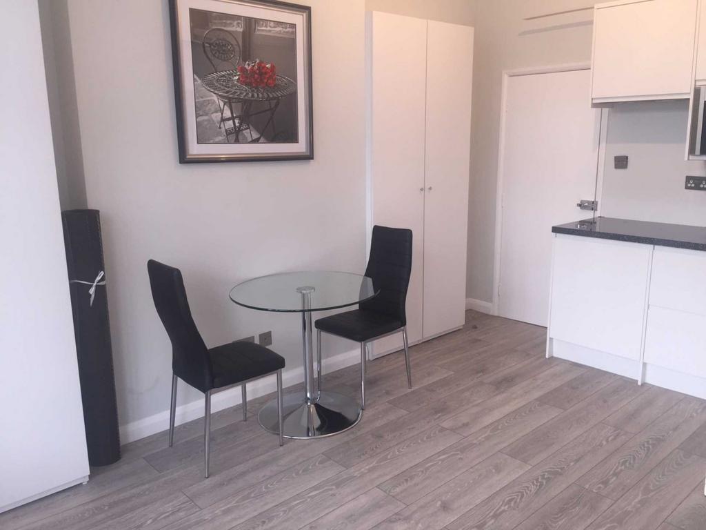 Apartment in London - View 5