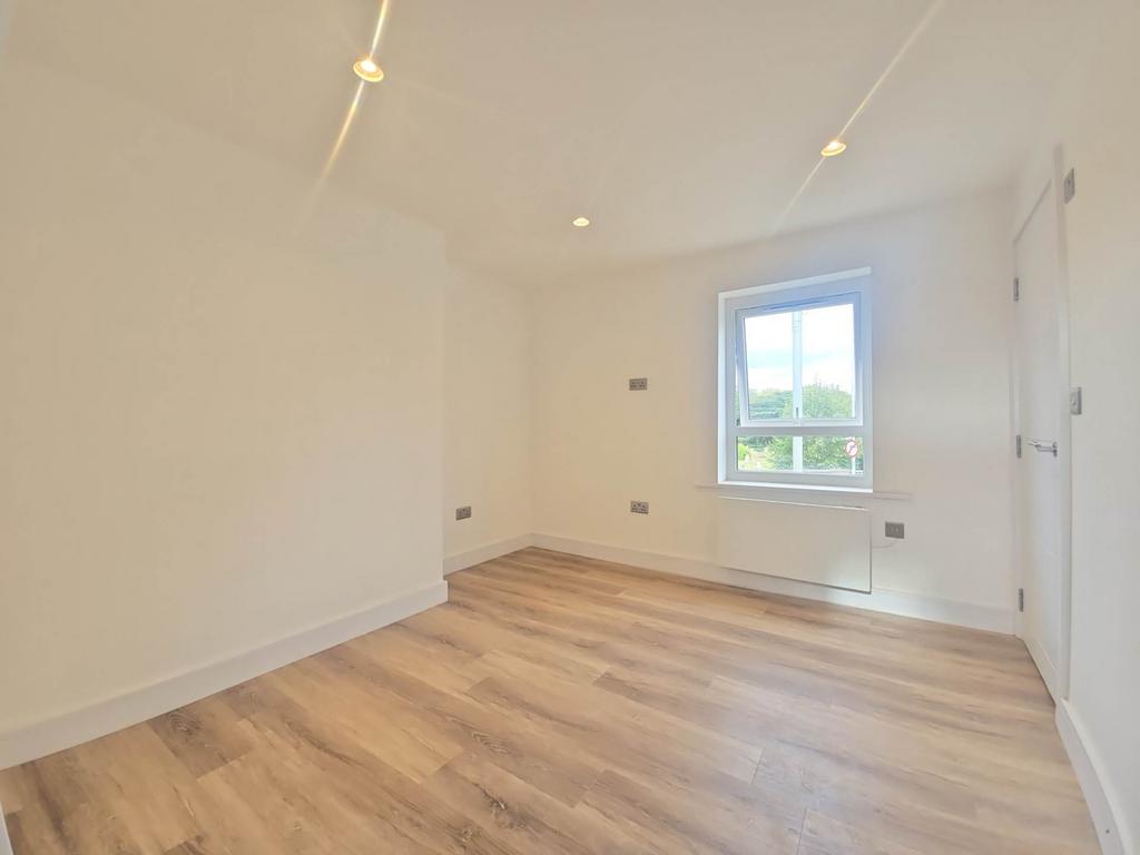 Apartment in Reading - View 5