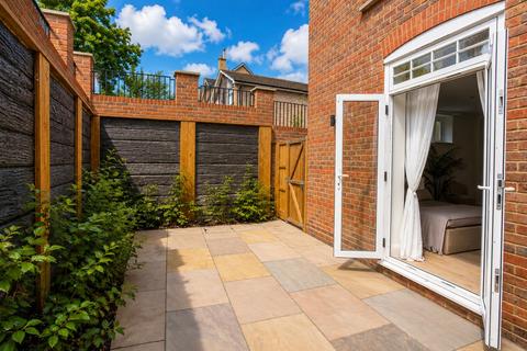 2 bedroom flat for sale, Brambledown Road, Sanderstead CR2