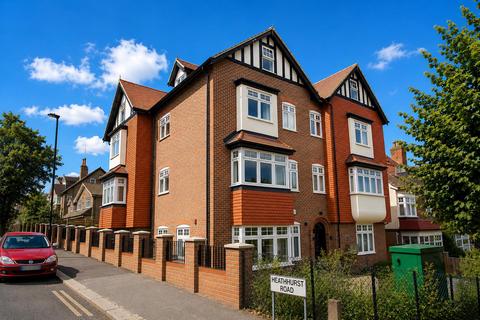 3 bedroom penthouse for sale, Brambledown Road, Sanderstead CR2