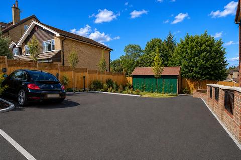 3 bedroom penthouse for sale, Brambledown Road, Sanderstead CR2