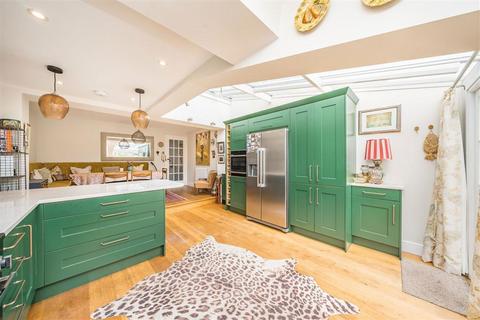 undefined, Watts Lane, Teddington TW11