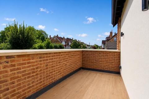 3 bedroom flat for sale, Brambledown Road, Sanderstead CR2