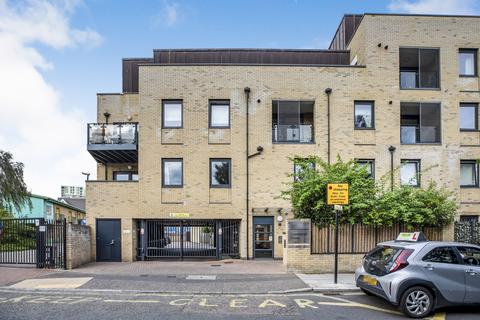 2 bedroom flat to rent - Commerell Street London SE10