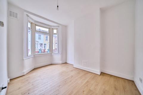 2 bedroom terraced house for sale, Tavistock Road, London, E15