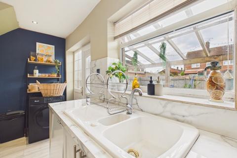 2 bedroom end of terrace house for sale, Amethyst Road, Hull, HU9 4DJ