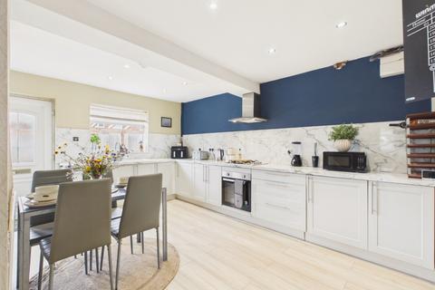 2 bedroom end of terrace house for sale, Amethyst Road, Hull, HU9 4DJ