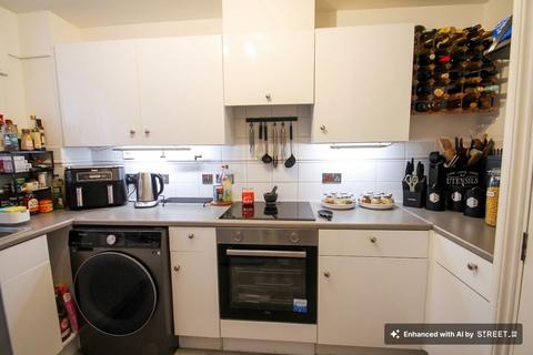 1 bedroom flat for sale, Clarence Close, Barnet, EN4