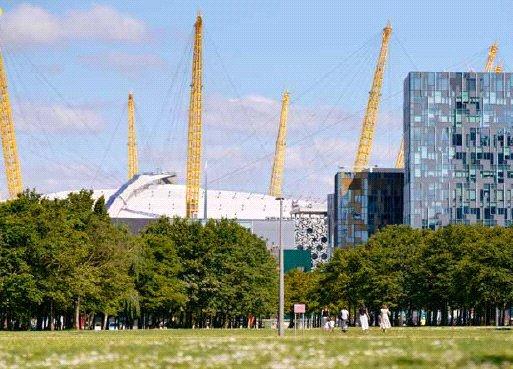 Apartment in North Greenwich - More