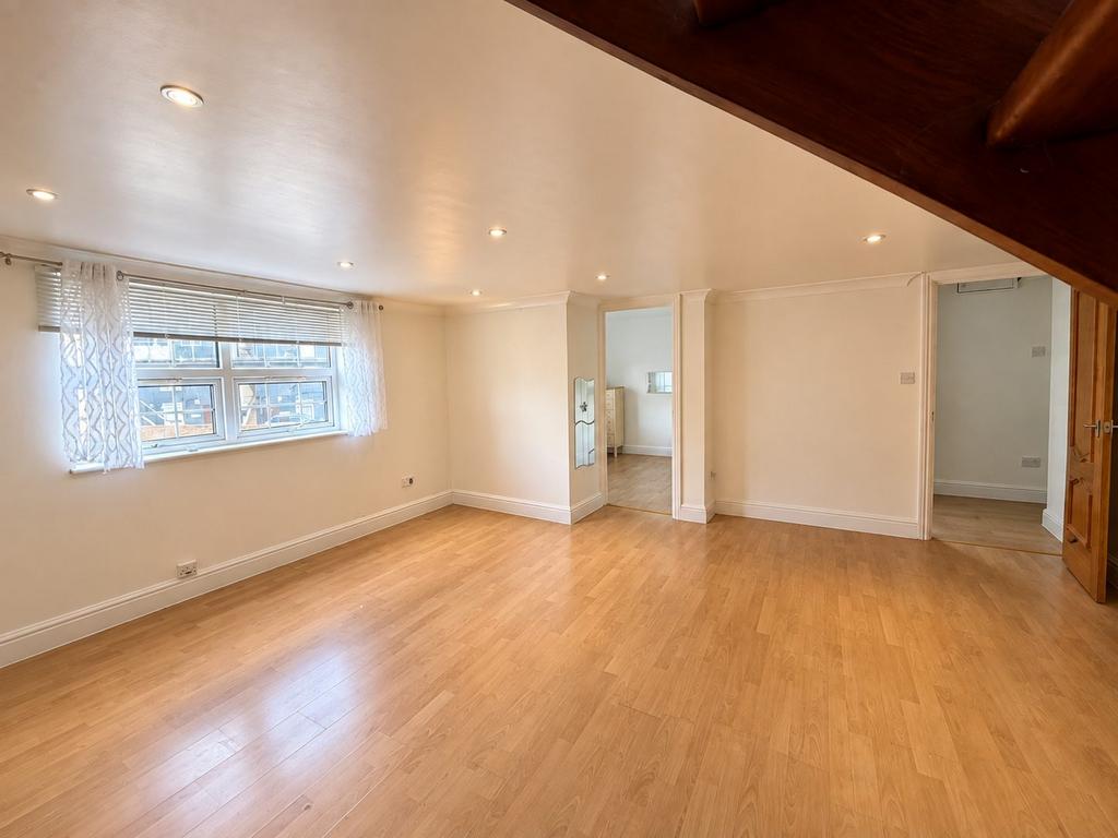 Apartment in Southampton - View 2