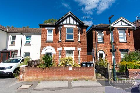 4 bedroom detached house to rent, Hankinson Road, Bournemouth, Dorset