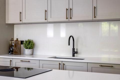 2 bedroom apartment for sale, Copsem Manor, Esher KT10.