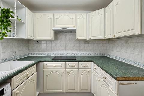 2 bedroom ground floor flat for sale, Fountain Court, Westbury