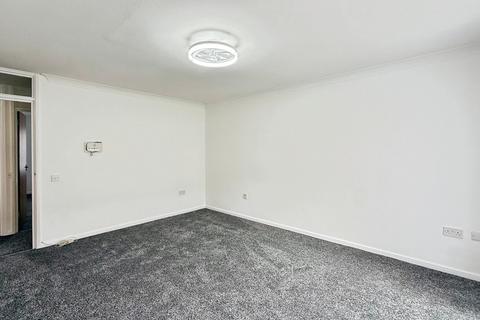 2 bedroom ground floor flat for sale, Fountain Court, Westbury