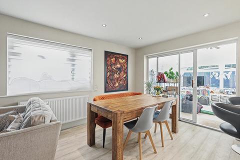 undefined, Dorchester Gardens, Oakdale