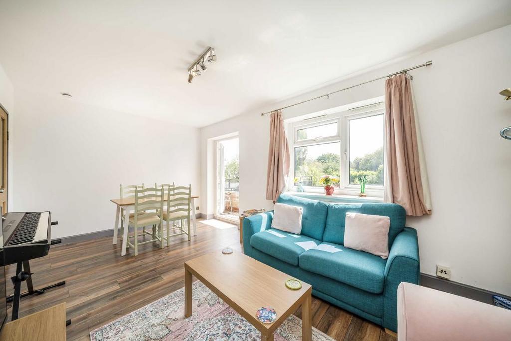 Apartment in London - View 2