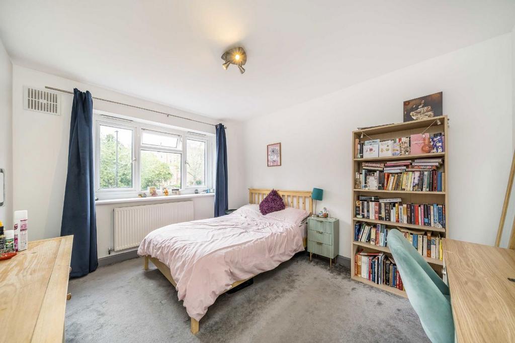 Apartment in London - View 5