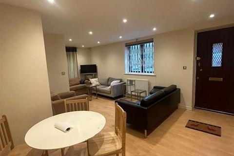 1 bedroom in a house share to rent, Baker Street, London NW8