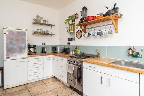 3 bedroom apartment for sale, Caledonian Road, Islington, London, N1