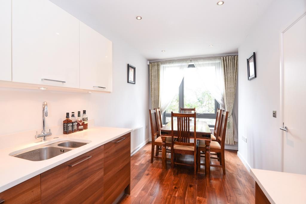 House in London - View 2