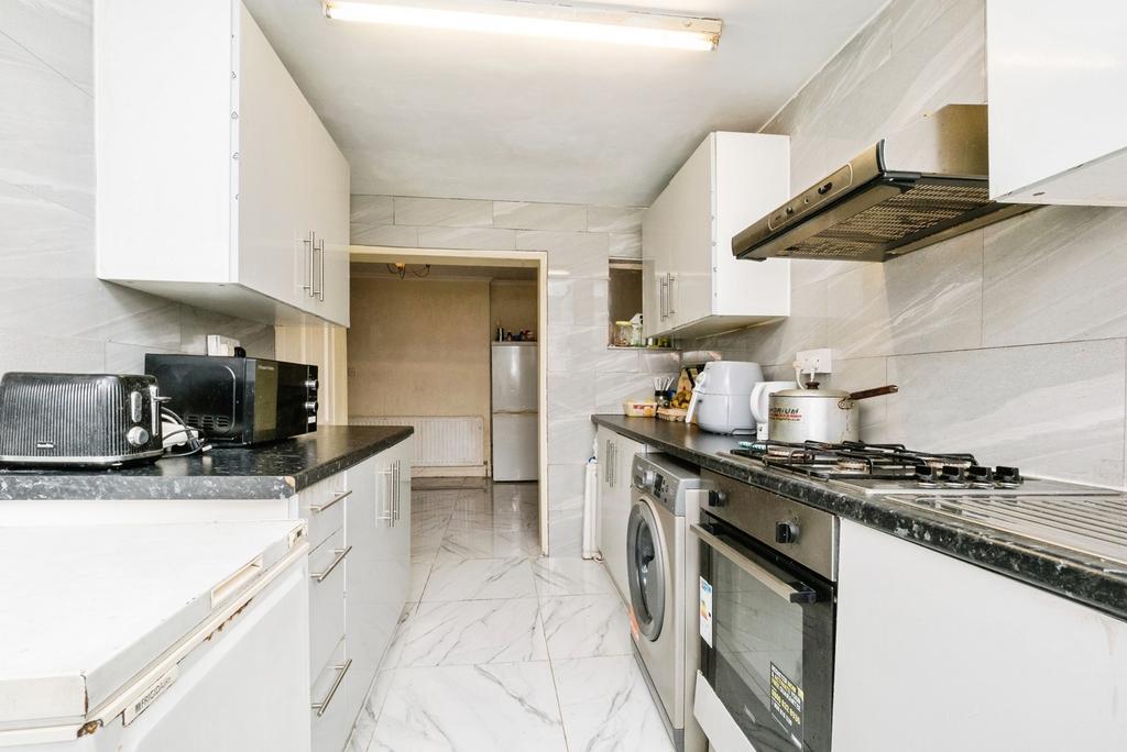 House in Dagenham - View 4