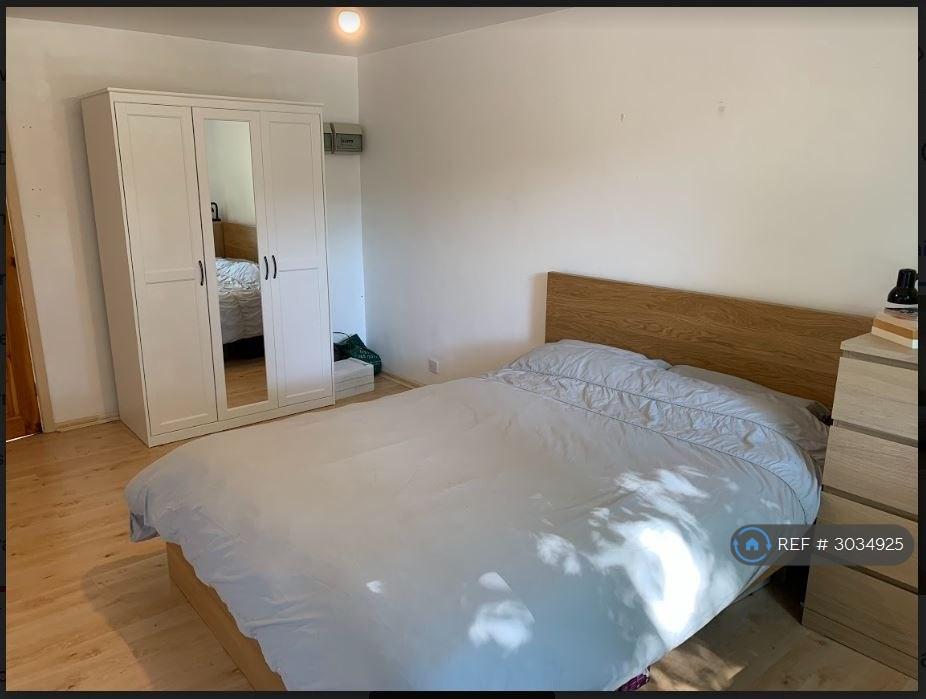 Apartment in Reading - View 4