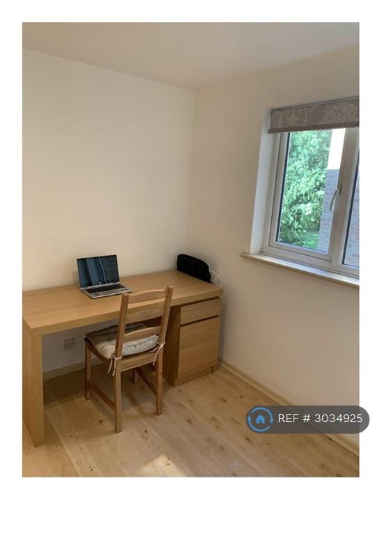 Apartment in Reading - View 5