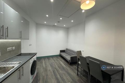 Studio to rent, Watford Way, London, NW4