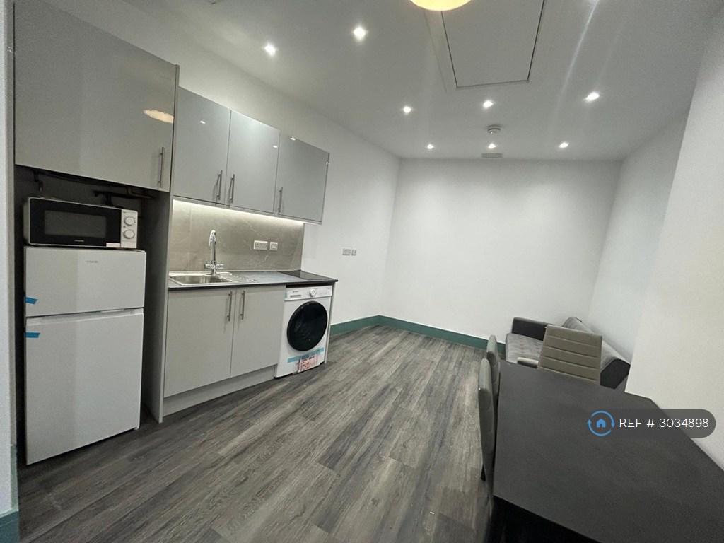 Apartment in London - View 5