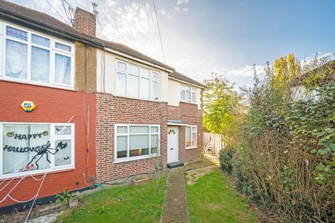 2 bedroom flat to rent, Ivy Close, Harrow HA2